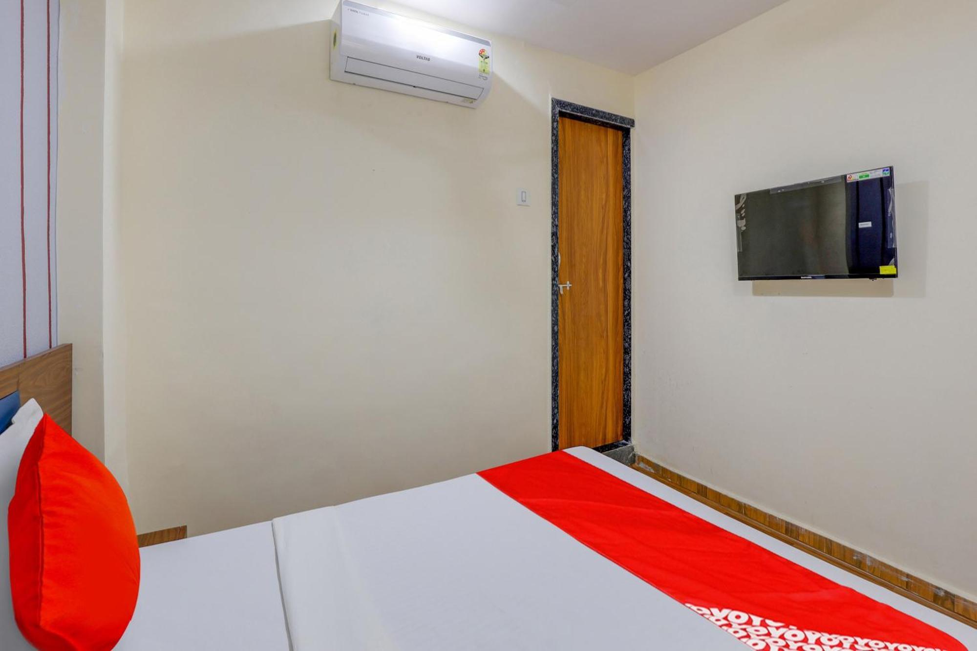 Hotel O Lotus Σουράτ Εξωτερικό φωτογραφία
