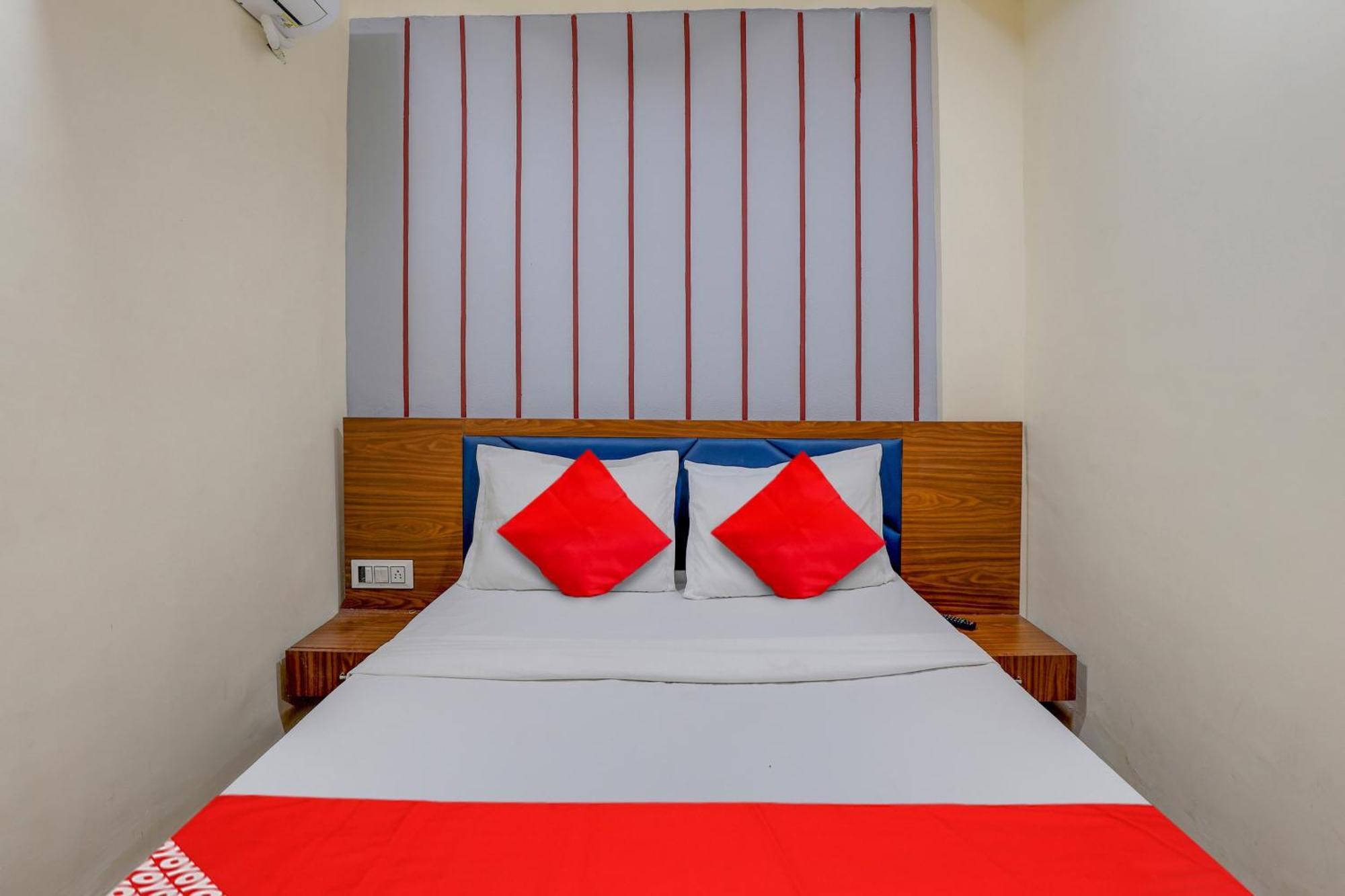 Hotel O Lotus Σουράτ Εξωτερικό φωτογραφία