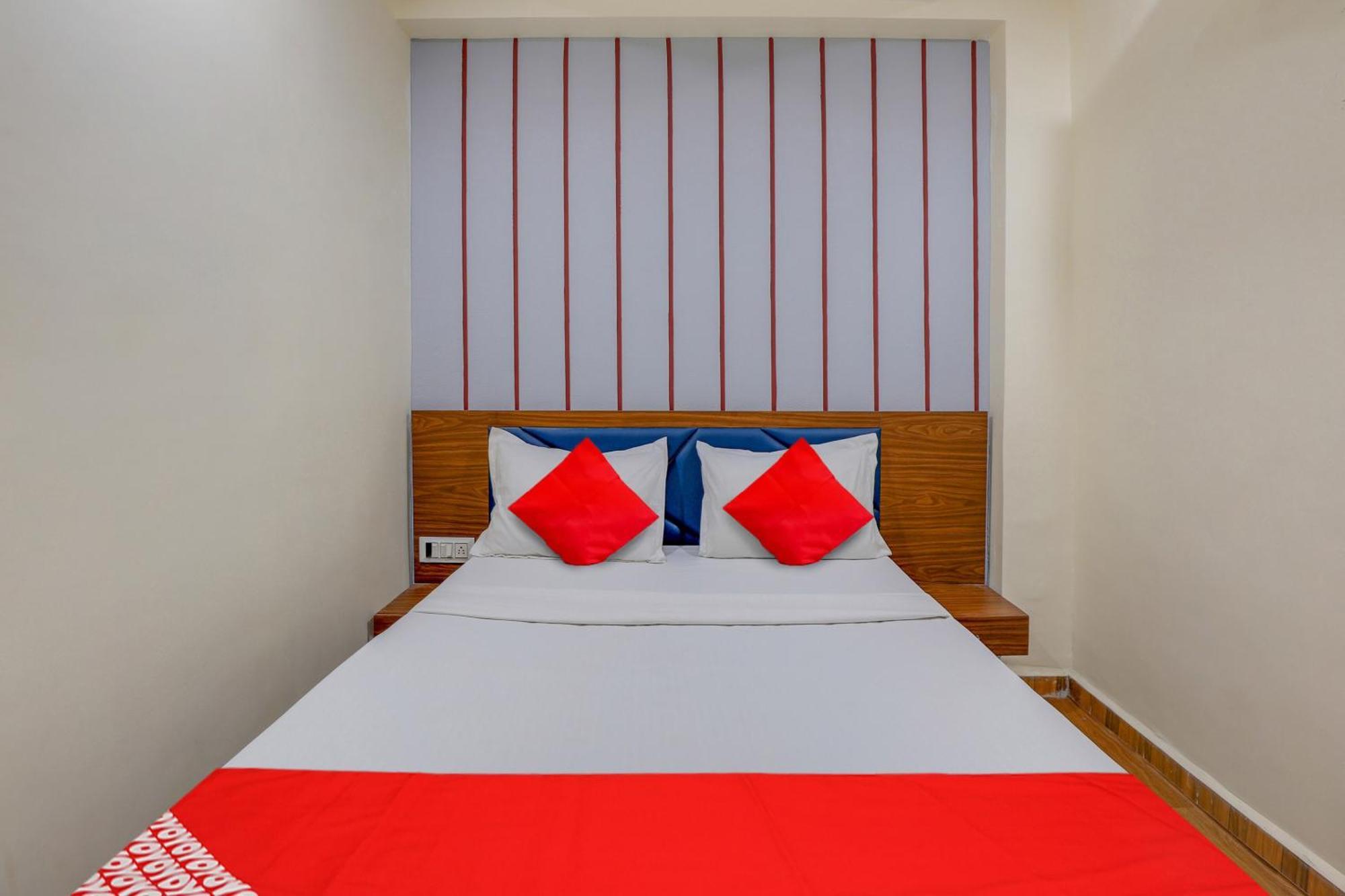 Hotel O Lotus Σουράτ Εξωτερικό φωτογραφία
